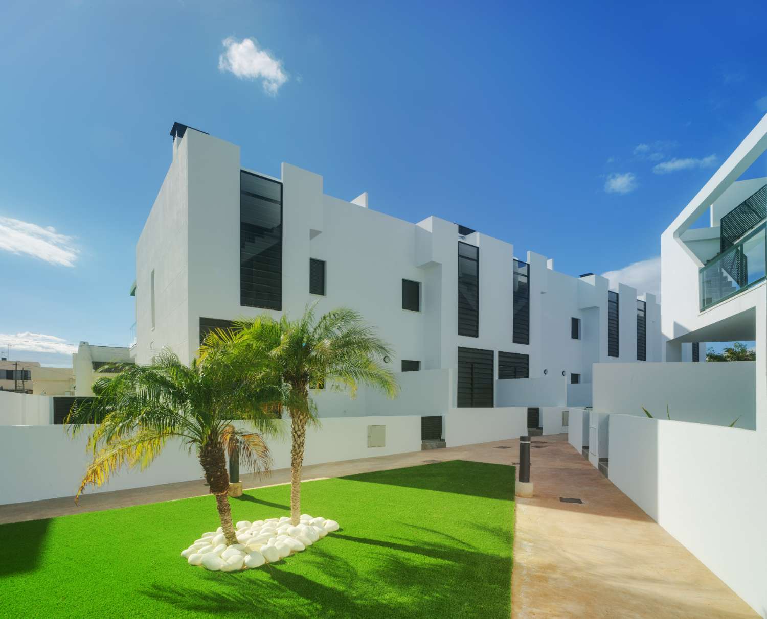 Appealing 'New Build 3 bedroom apartment with communal pool and parking in El Mojon