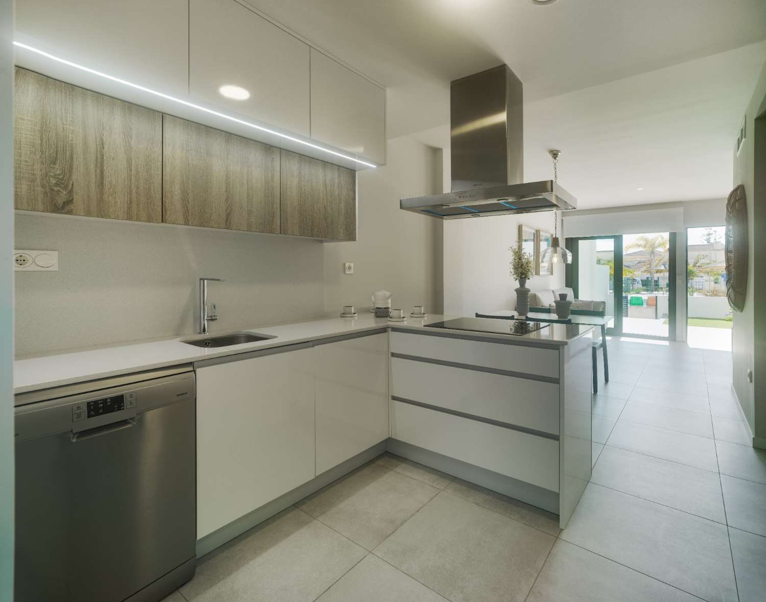 Appealing 'New Build 3 bedroom apartment with communal pool and parking in El Mojon