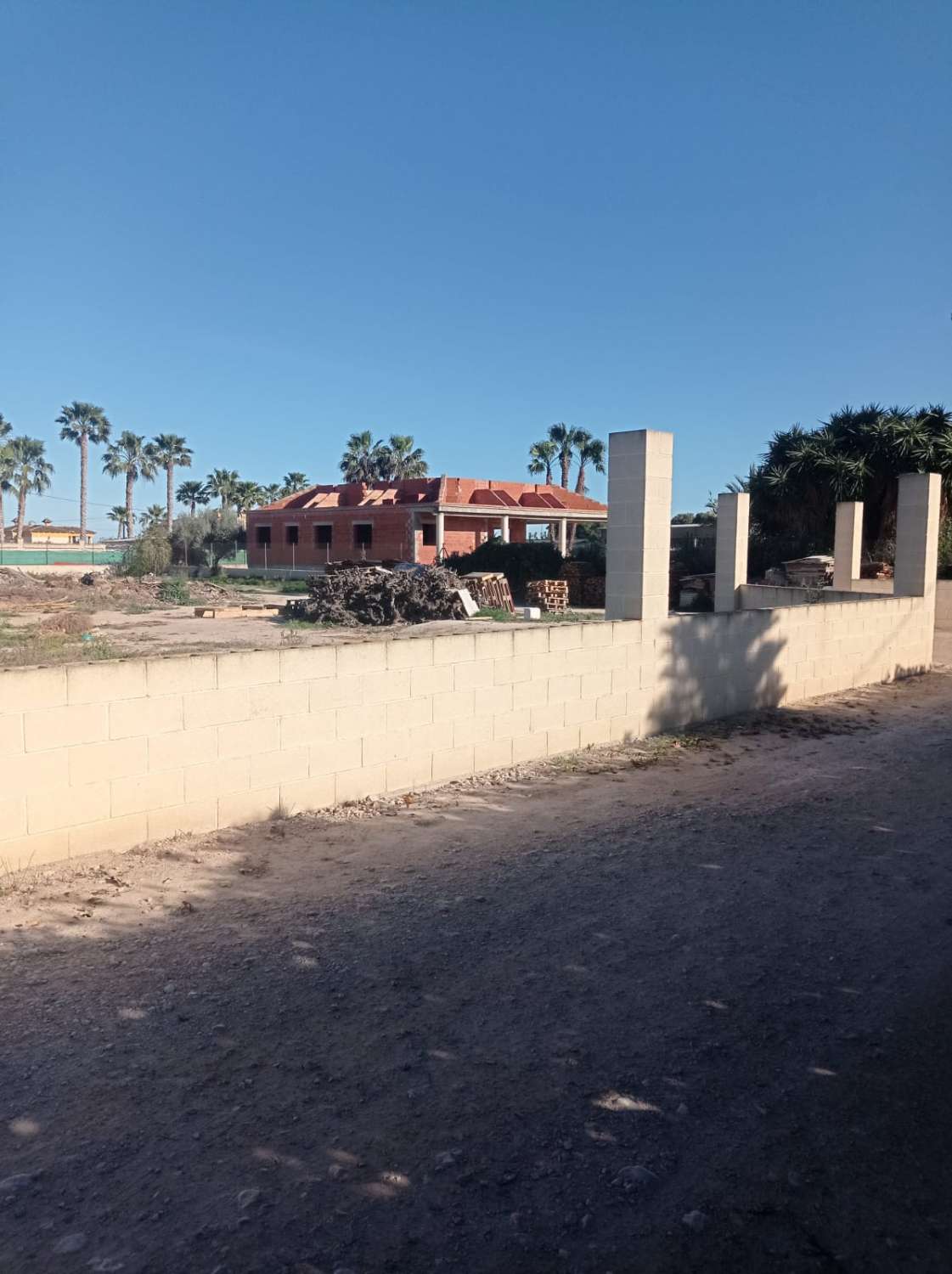 Unfinished villa with great potential near Catral