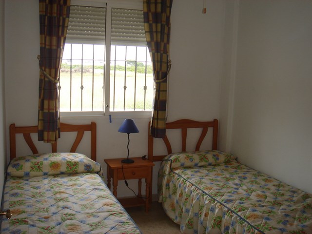 Charming Ground Floor Apartment For sale in Los Palacios, Daya Vieja with a Communal Pool