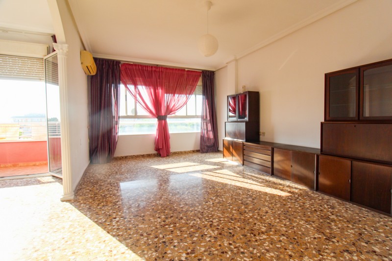 Charming Three-Bedroom Top-Floor Apartment on the Outskirts of Almoradi