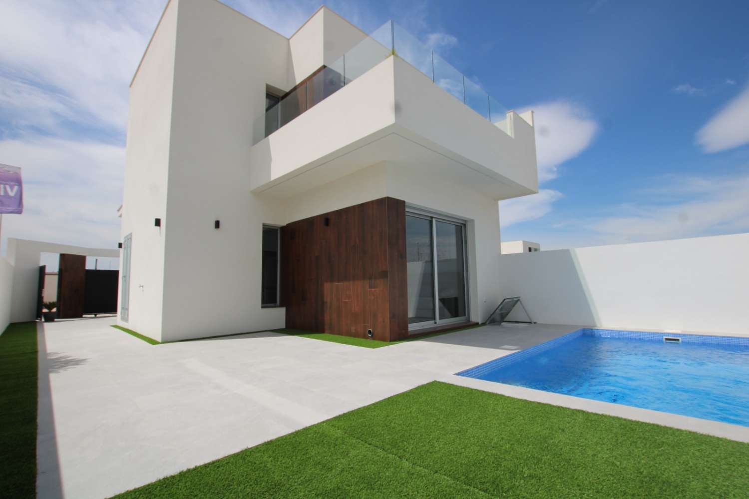 Encantadora Villa de Dos Plantas con Piscina Privada en San Fulgencio