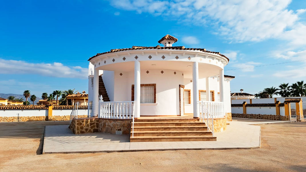 Espaciosa Villa en Catral en el Campo