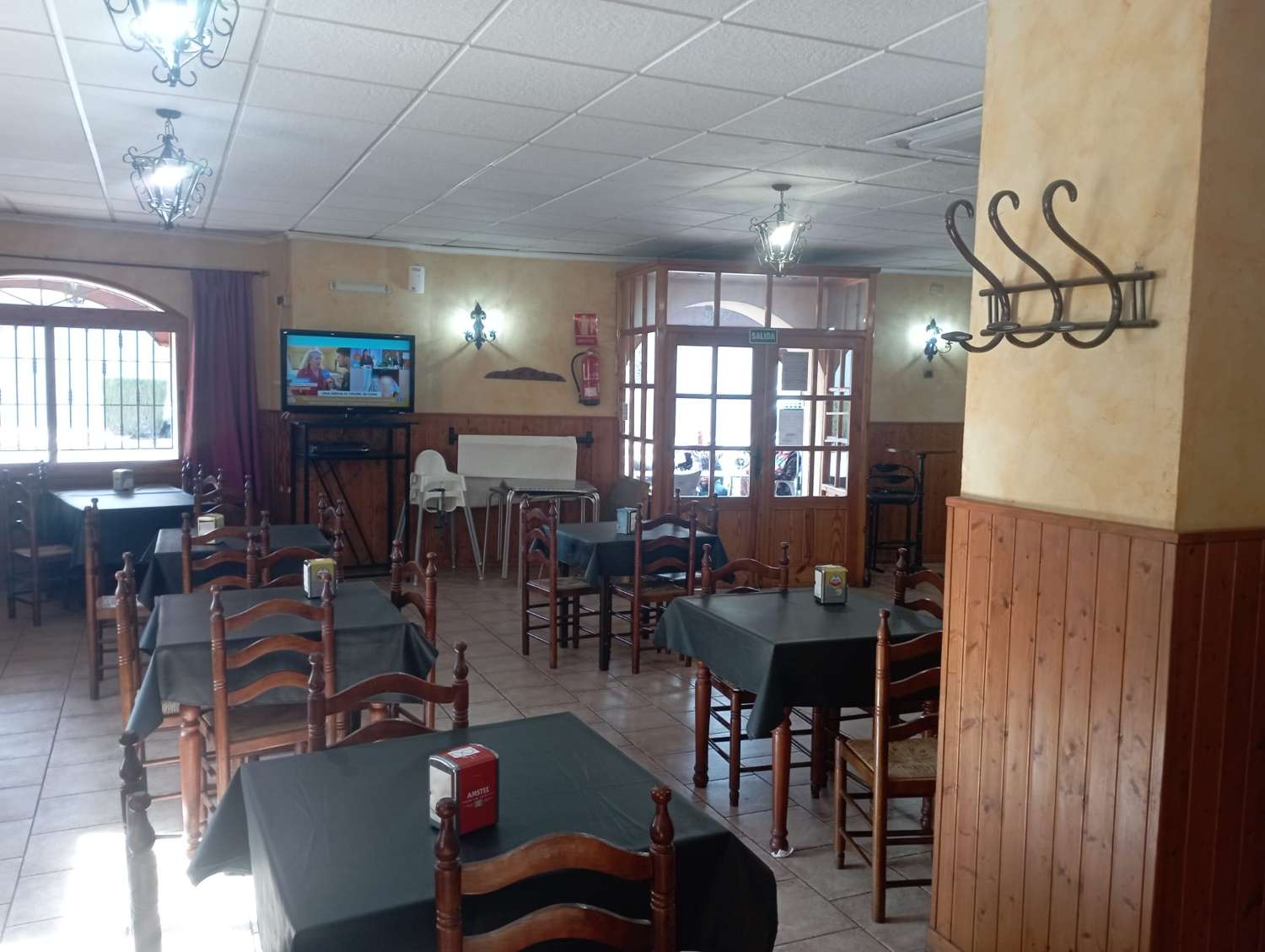 Popular 220m2 Restaurant for Rent in Prime Location in Catral